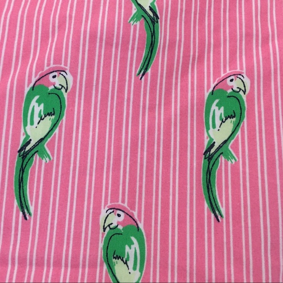 🦜Crown & Ivy pink parrot dress with button detail - Picture 5 of 7